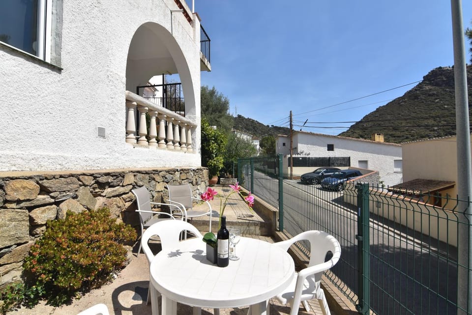 Property building, Patio, View (from property/room), Balcony/Terrace, Dining area, Mountain view