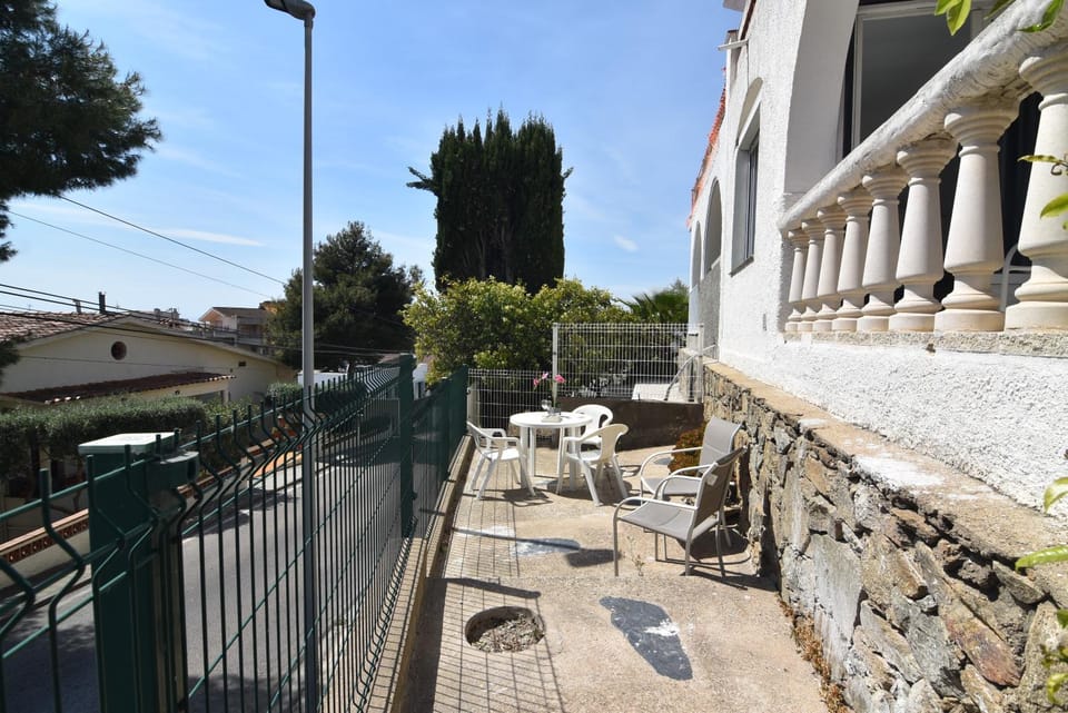 View (from property/room), Balcony/Terrace, Dining area