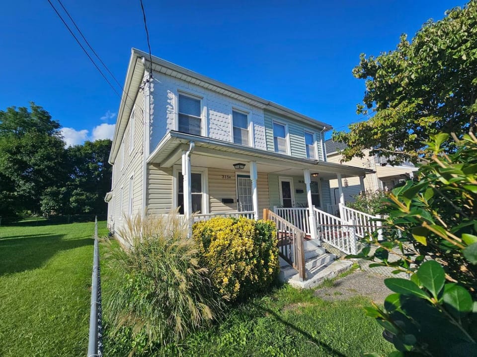 Two Story Queen Primary House in Towson