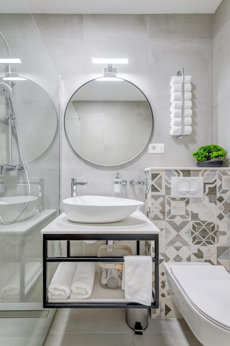 Shower, Toilet, Bathroom, towels