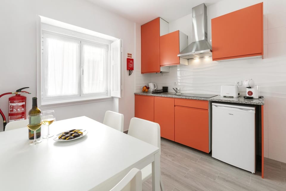 Kitchen or kitchenette, Decorative detail, Dining area, minibar, stove, toaster