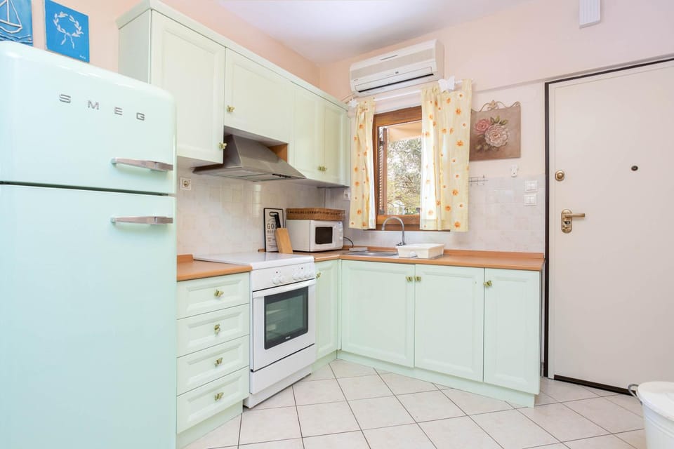 Kitchen or kitchenette, minibar, pet friendly, toaster