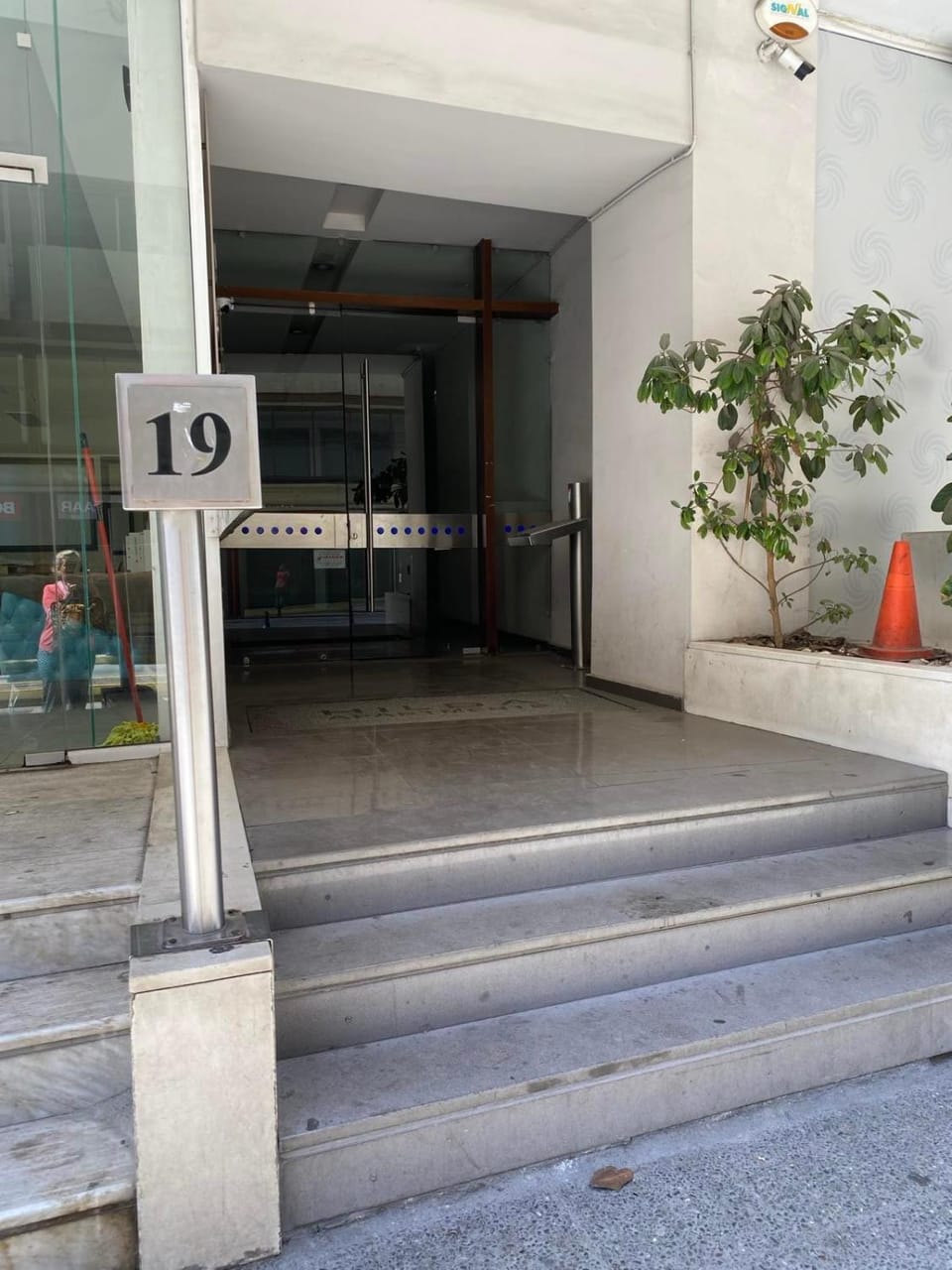Facade/entrance