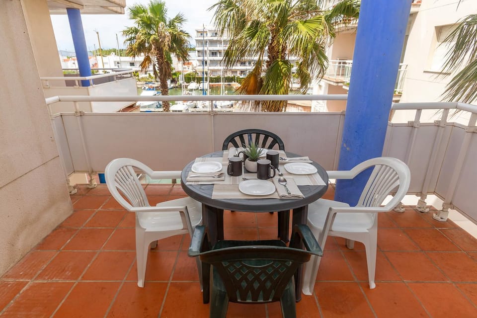 View (from property/room), Balcony/Terrace, Dining area