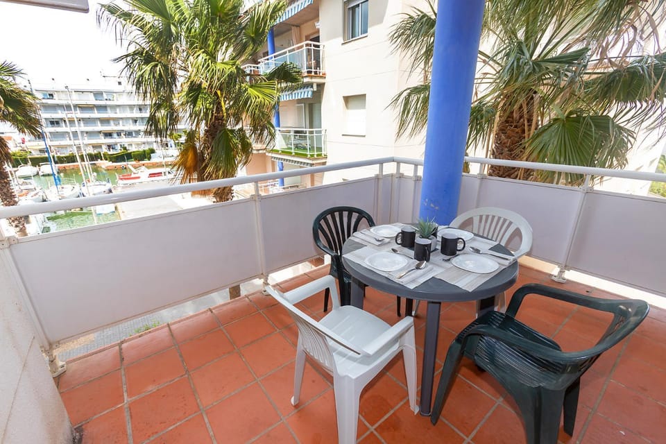 View (from property/room), Balcony/Terrace, Dining area
