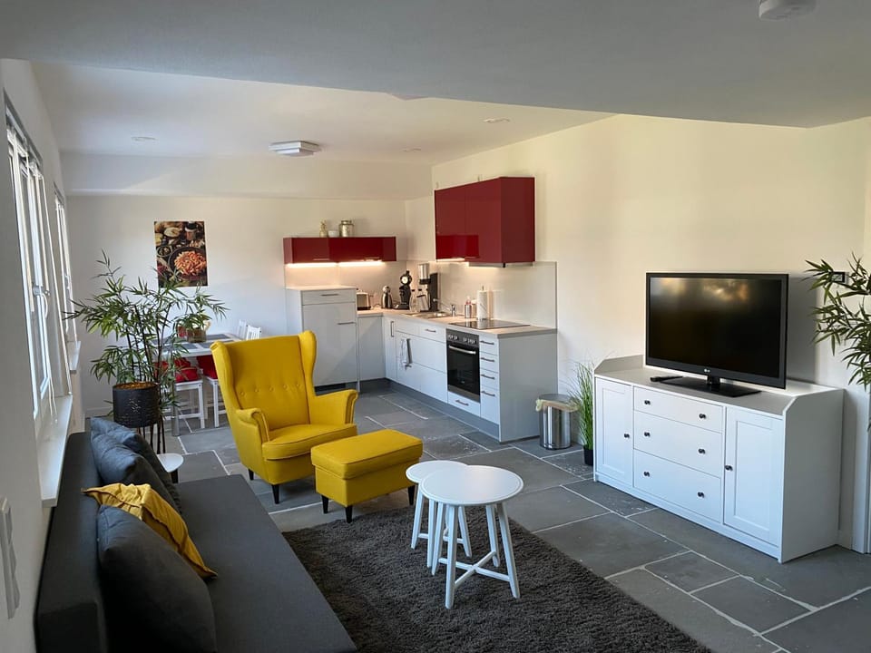 Kitchen or kitchenette, Seating area