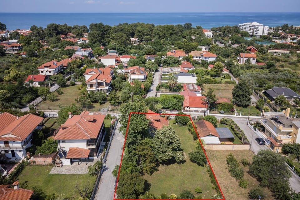 Bird's eye view, Location