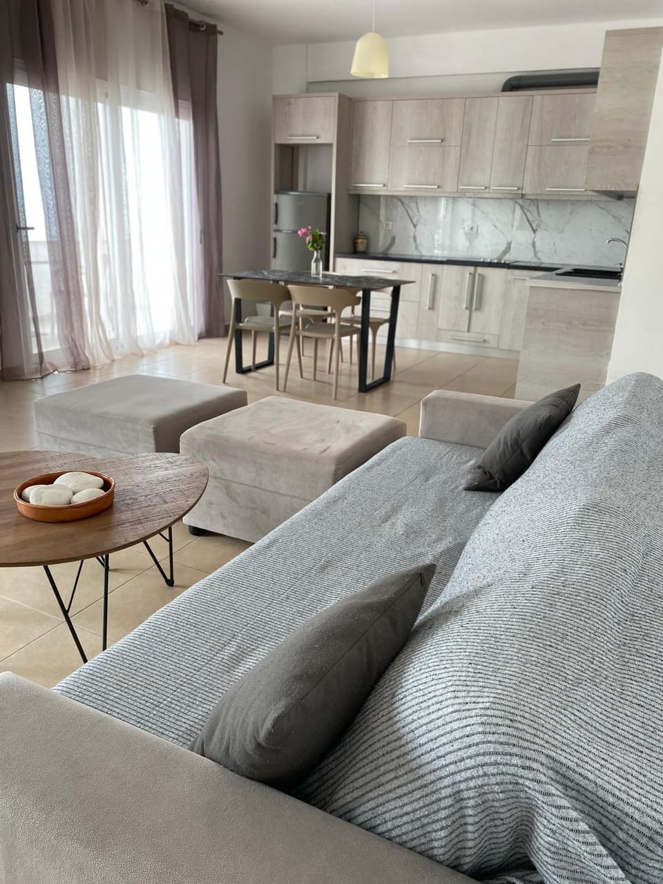 Kitchen or kitchenette, Living room, Seating area, Dining area