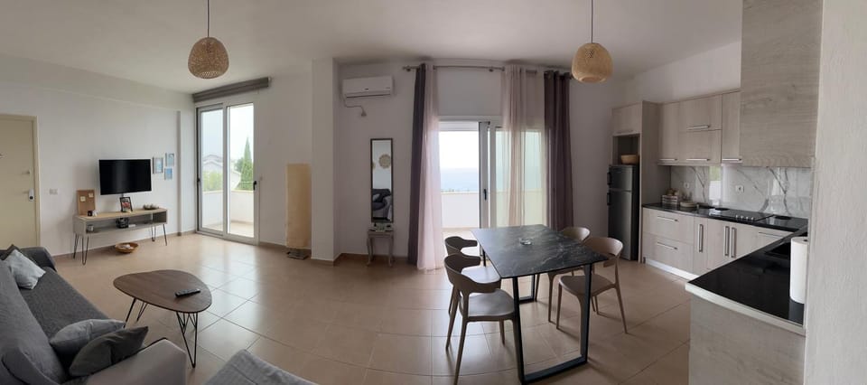 TV and multimedia, Kitchen or kitchenette, Living room, Seating area, Dining area