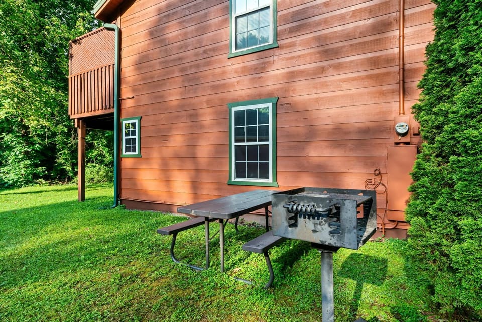 A Top Notch Lodge Cozy Cabin 3 Miles to Downtown Gatlinburg Cabin in Gatlinburg