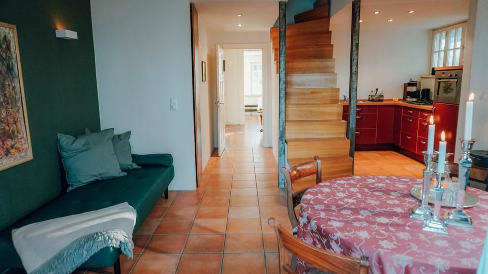 Kitchen or kitchenette, Living room