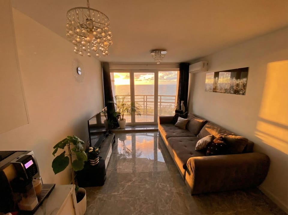 Living room, Seating area, Evening entertainment