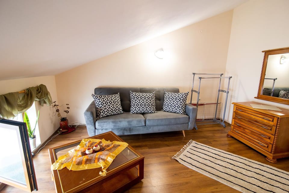 Living room, Photo of the whole room, Seating area