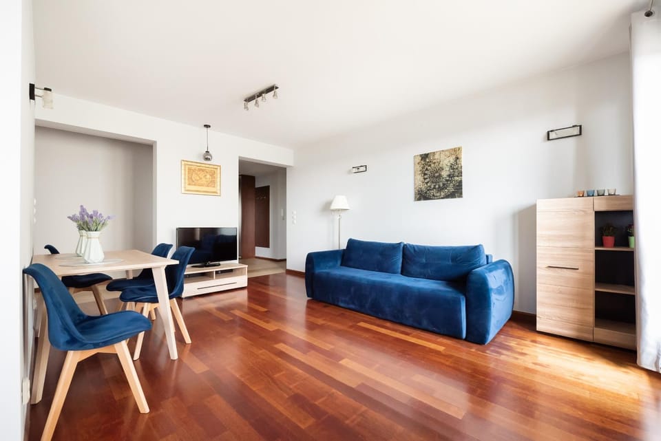 TV and multimedia, Living room, Seating area, Dining area, Evening entertainment