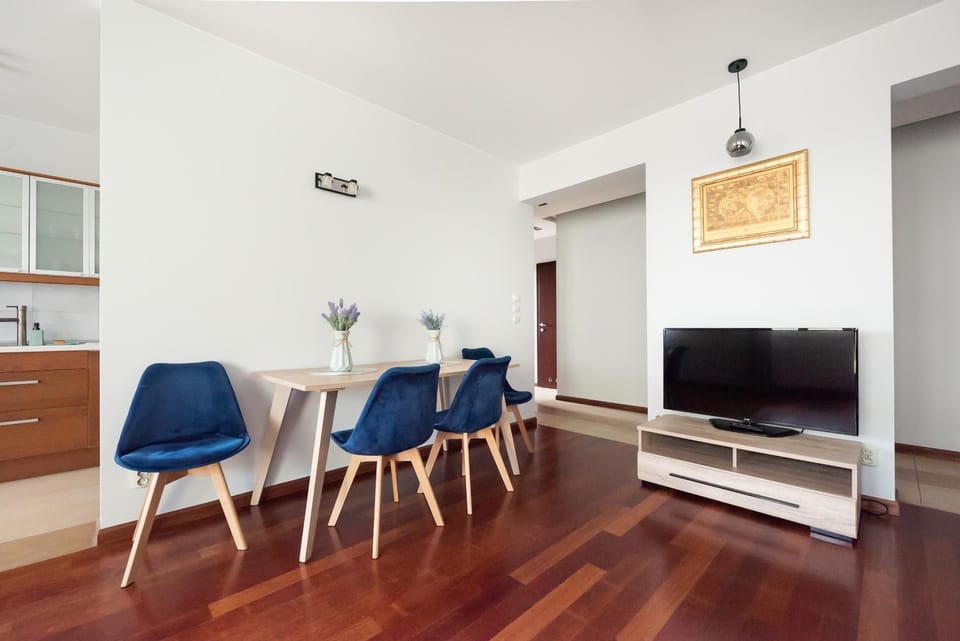 TV and multimedia, Kitchen or kitchenette, Living room, Seating area, Dining area, Evening entertainment