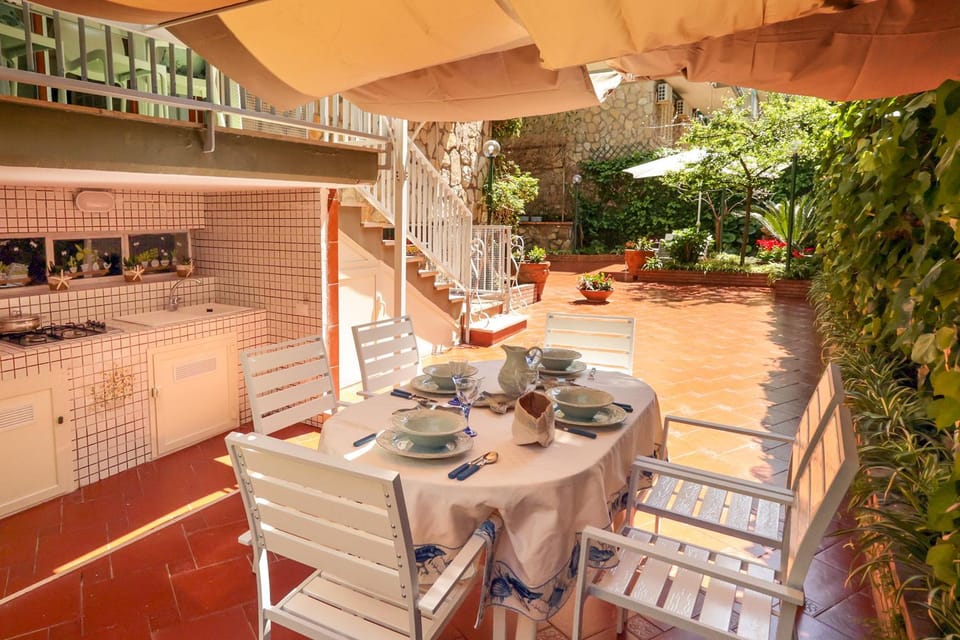 Garden, Kitchen or kitchenette, Dining area, Garden view