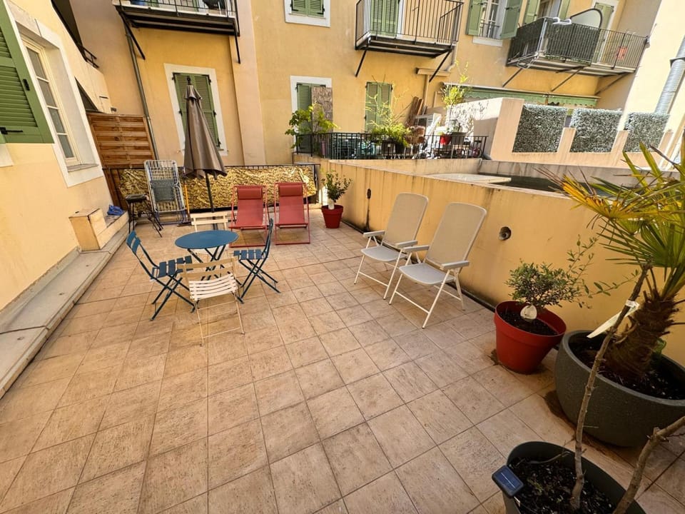 Property building, Balcony/Terrace