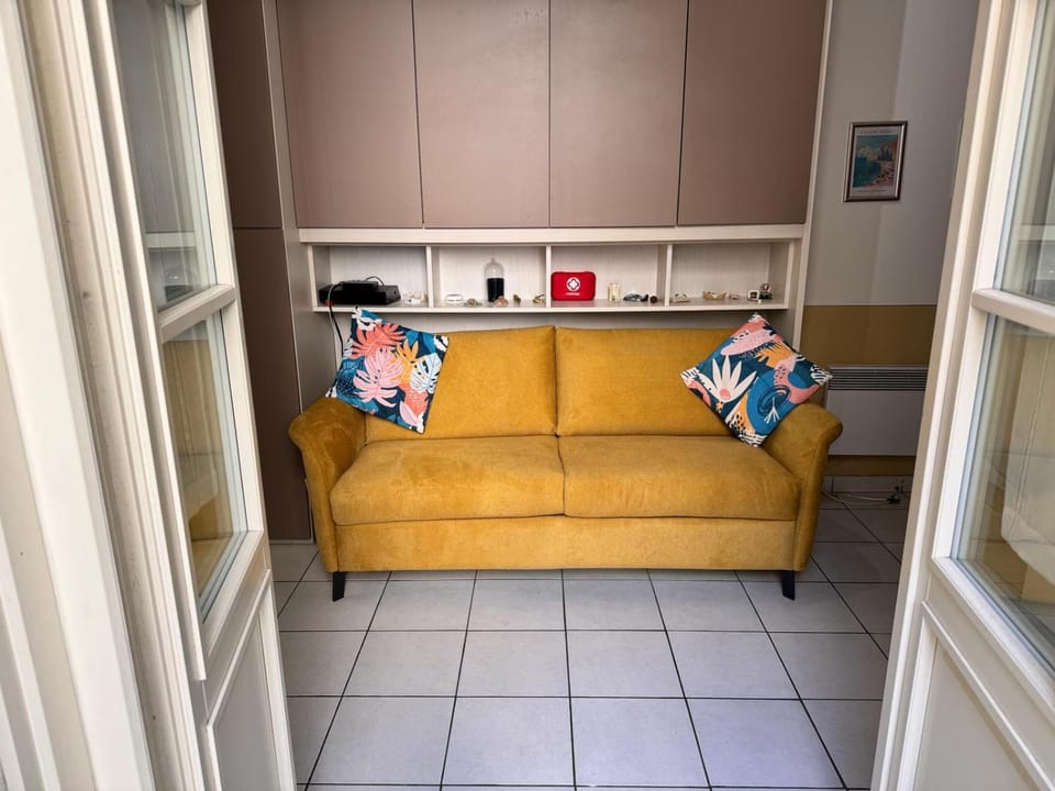 Seating area, wardrobe