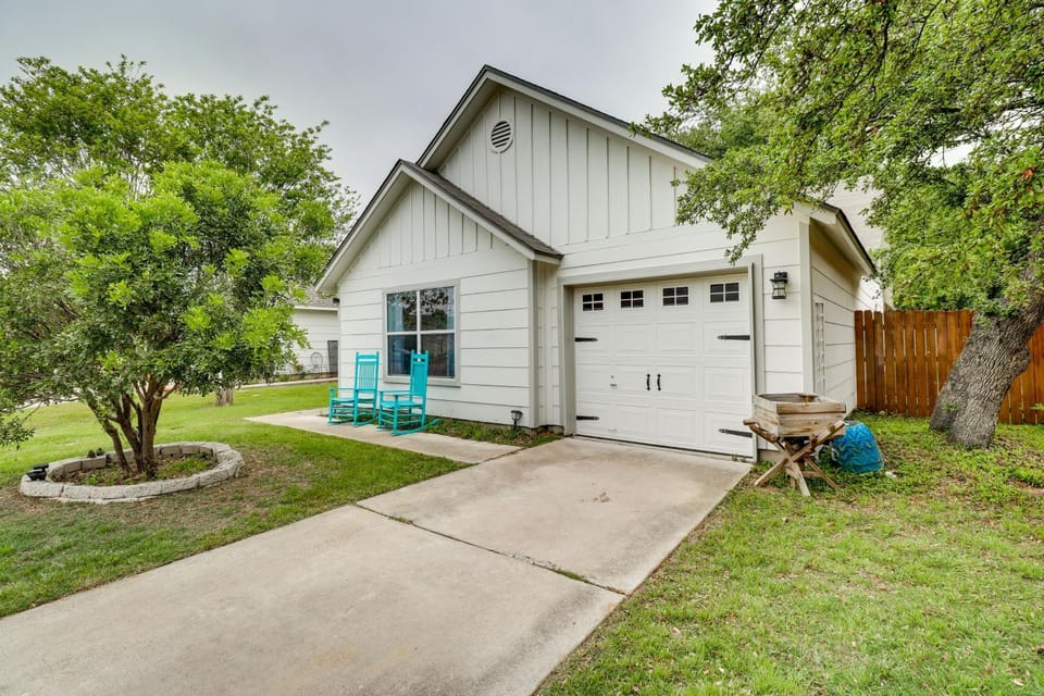 Contemporary Home - 1 Mi to Georgetown Square House in Georgetown