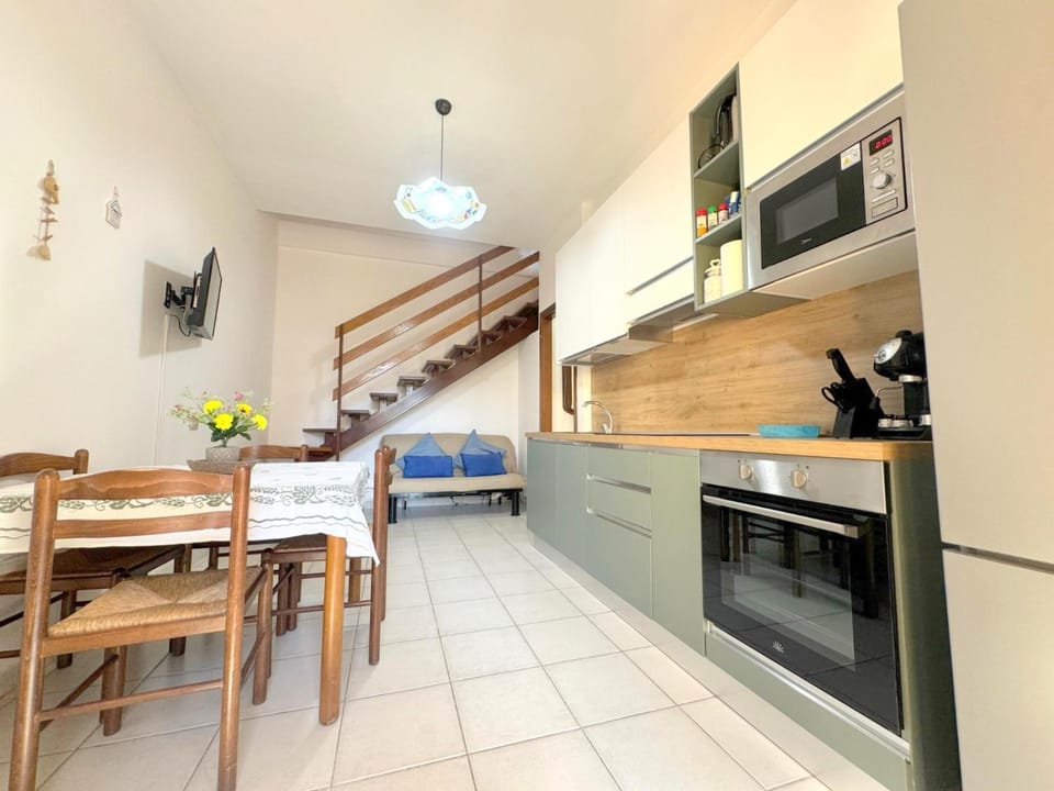 Kitchen or kitchenette, Living room, Dining area