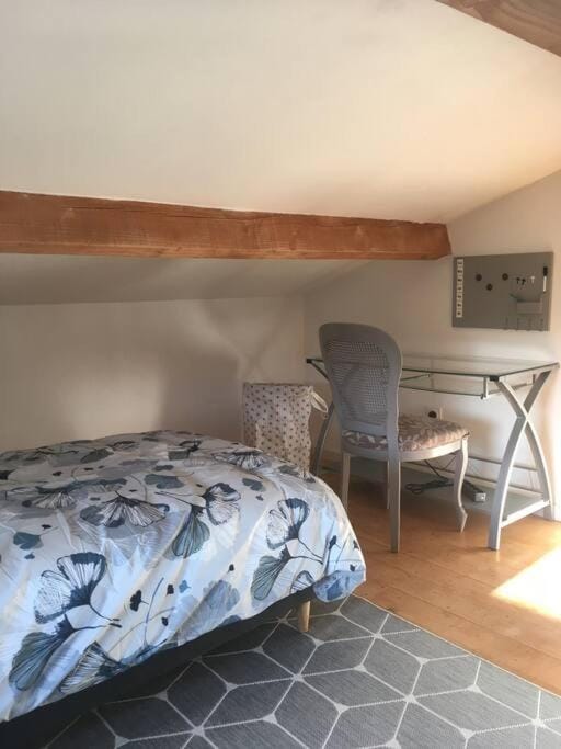 Seating area, Bedroom
