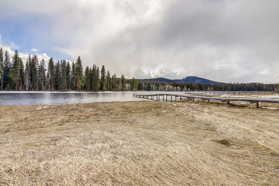 Hike, Bike & Boat: Cabin w/ Dock on Seeley Lake! Cabin in Seeley Lake