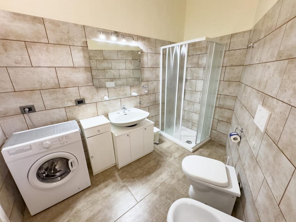 Shower, Toilet, Bathroom, bidet, towels, washing machine