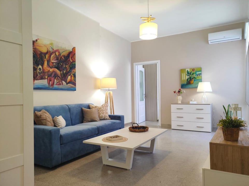 Living room, Seating area, air conditioner