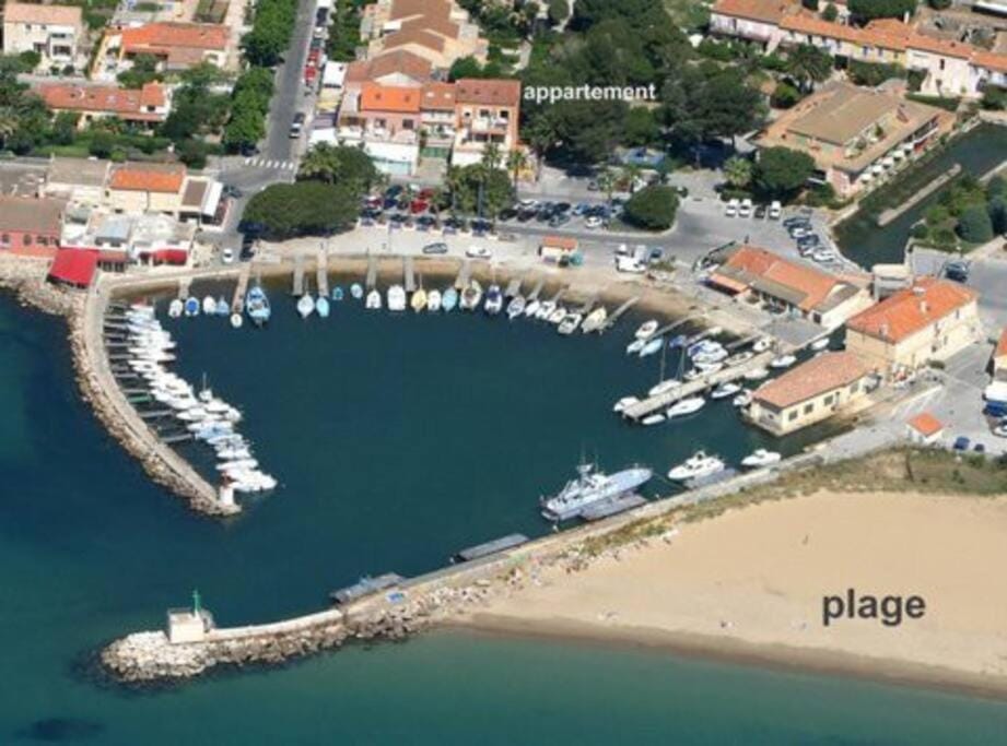 Nearby landmark, Day, Neighbourhood, Natural landscape, Bird's eye view, Beach, Sea view