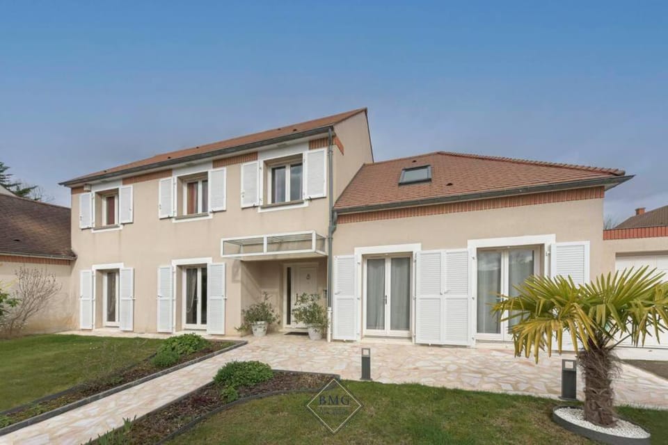 Golf House Disneyland BMYGUEST Apartment in Bussy-Saint-Georges