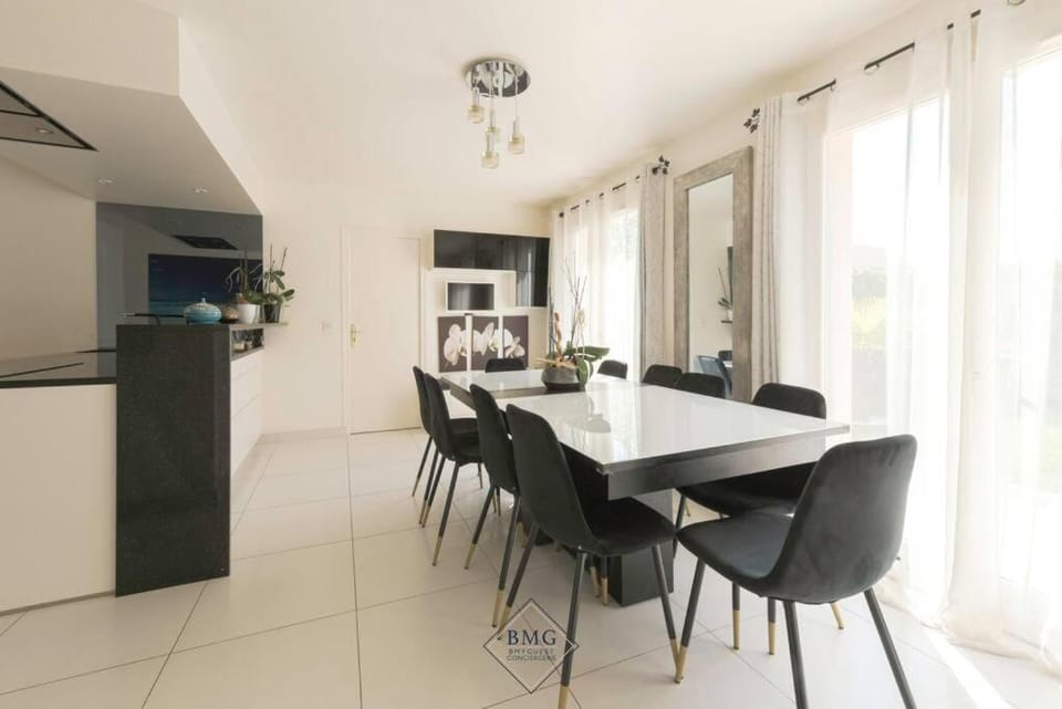 Golf House Disneyland BMYGUEST Apartment in Bussy-Saint-Georges