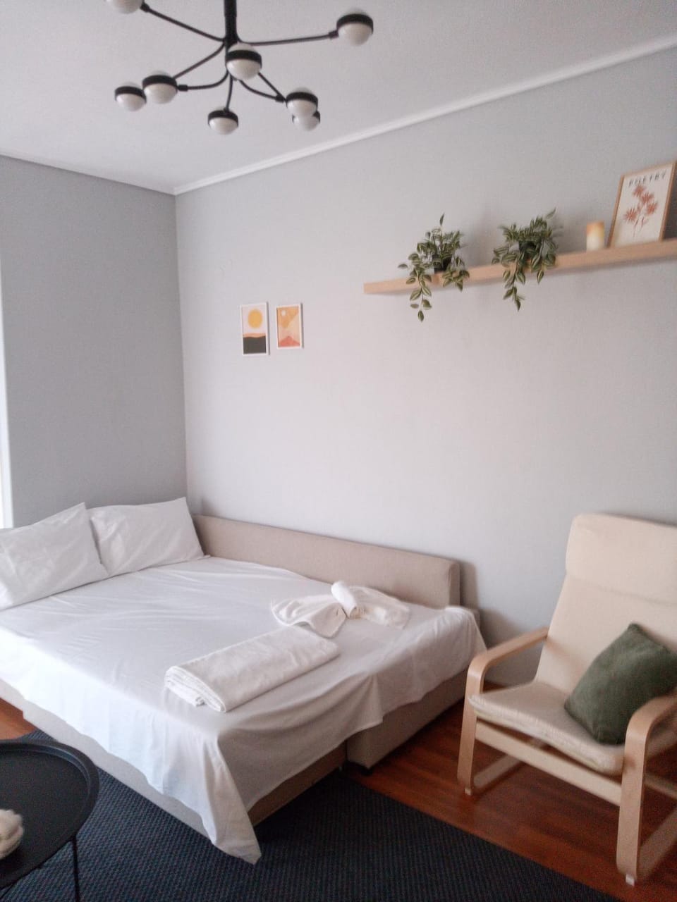 Bed, Living room, locker