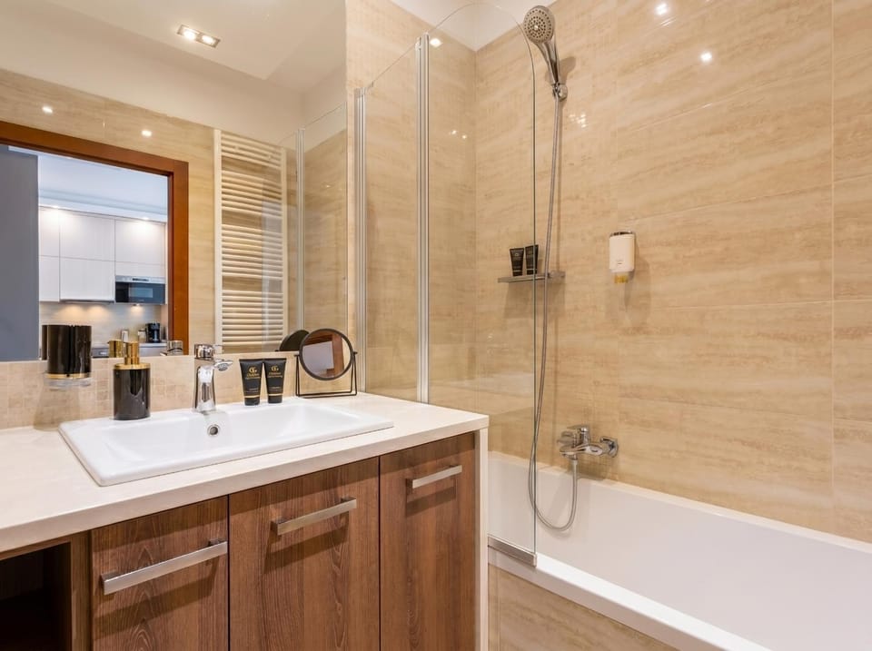 Shower, Bathroom, Bath, towels
