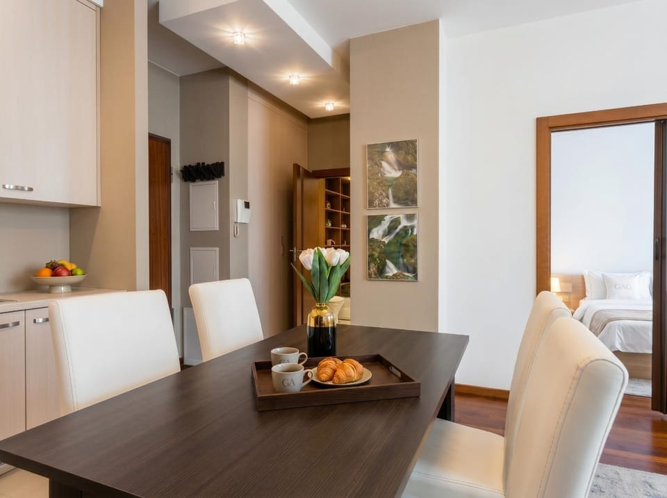 Kitchen or kitchenette, Living room, Seating area, Dining area