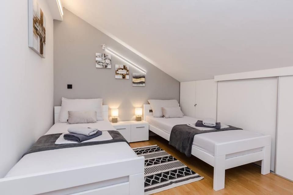 Diana 1, modern sea view apartment Apartment in Novalja