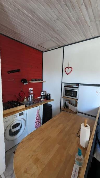 Ravissant T2, Cl 3 étoiles, 3 pers et 1 enf , 3 lits, parking et patio Apartment in Nouvelle-Aquitaine