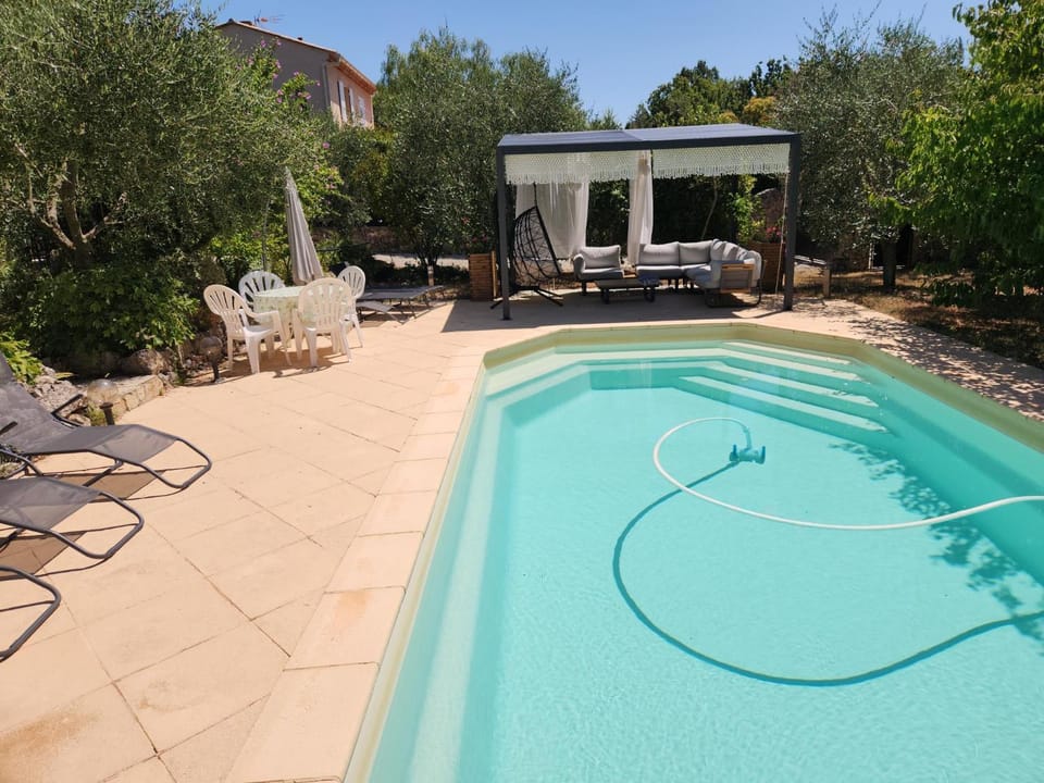 Swimming pool, sunbed