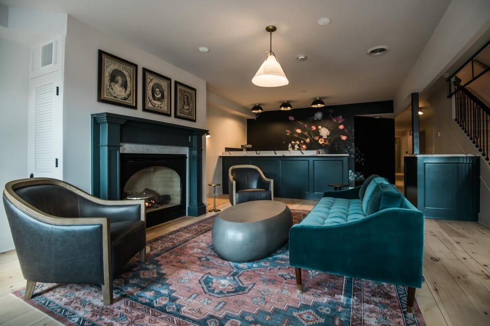 Seating area, flat iron