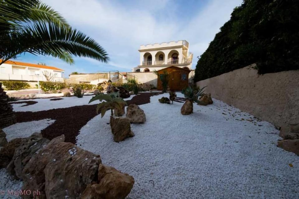 Property building, Day, Garden, Garden view