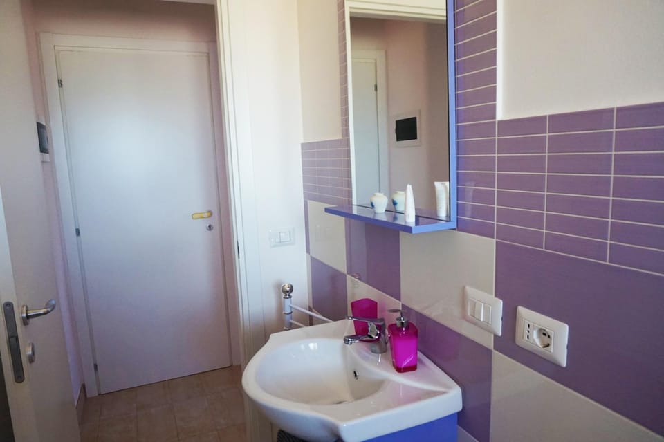 Toilet, Bathroom, towels