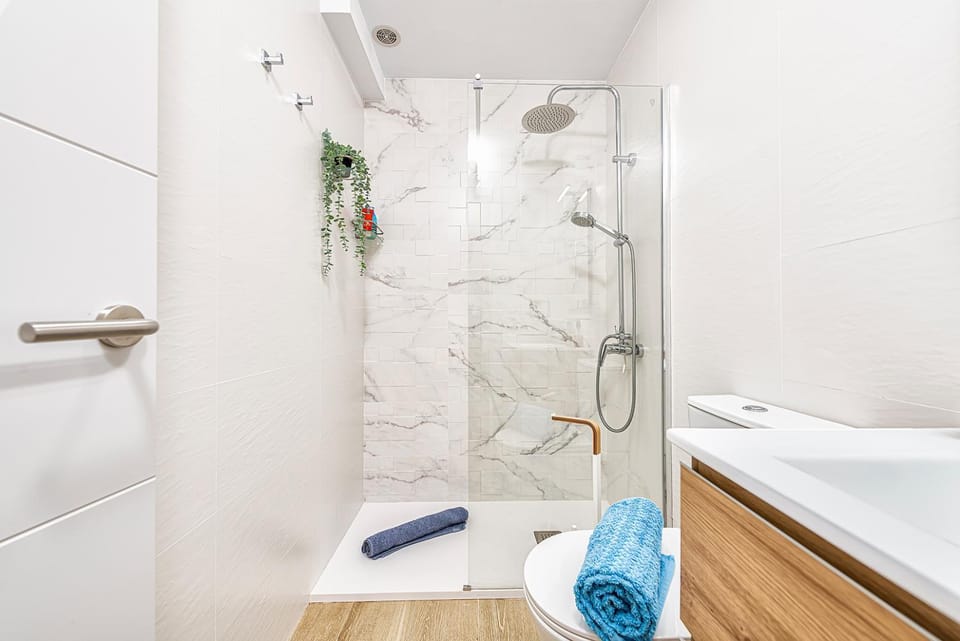 Shower, Bathroom, towels