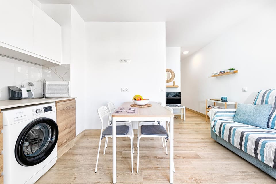Kitchen or kitchenette, Living room, Seating area, Dining area