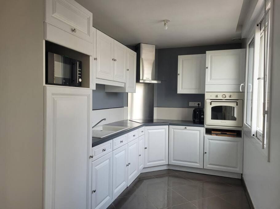 Kitchen or kitchenette, dishwasher, oven, stove, toaster
