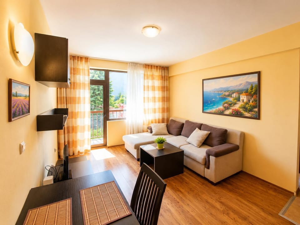Communal lounge/ TV room, TV and multimedia, Living room, Seating area