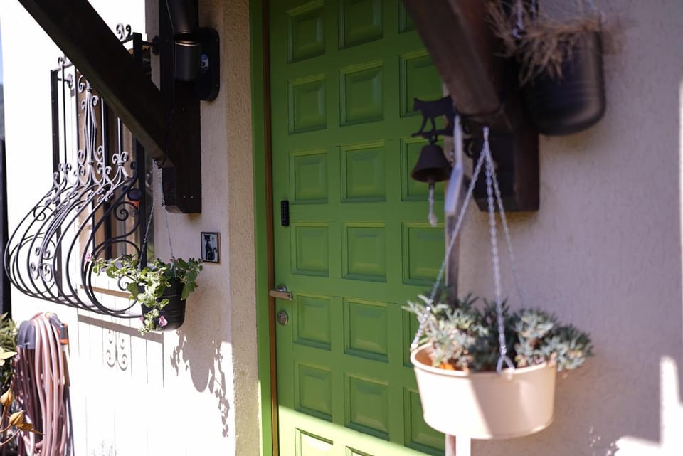 Property building, Facade/entrance, Garden, Garden, Garden view, Garden view