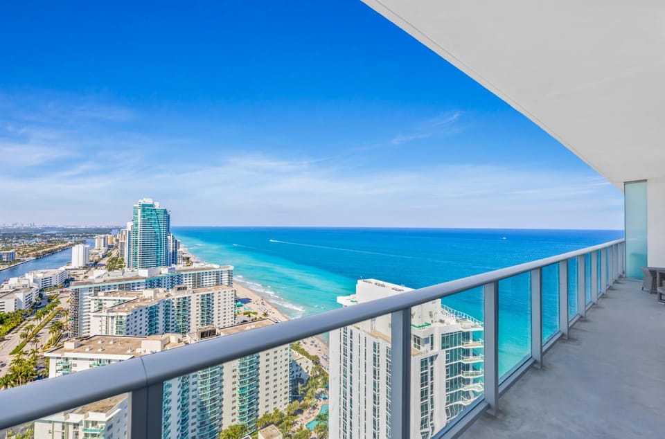 View (from property/room), Balcony/Terrace, Beach, City view, Sea view