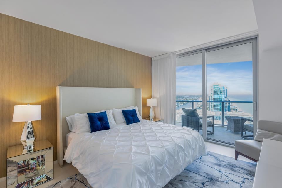 Bed, View (from property/room), Balcony/Terrace, Photo of the whole room, Bedroom, Sea view