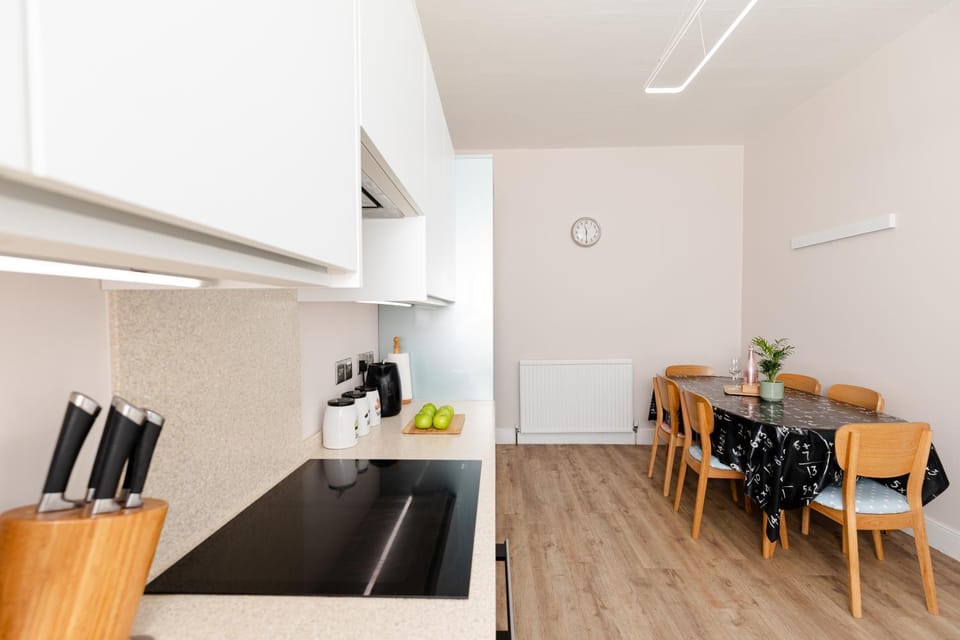 Kitchen or kitchenette, Dining area, kitchen