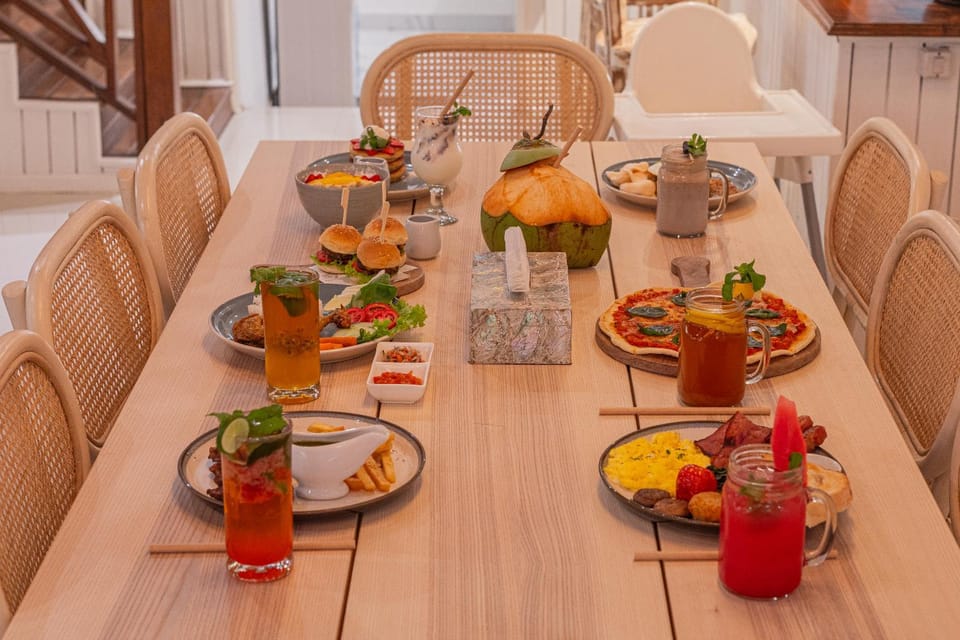 Food and drinks, Seating area
