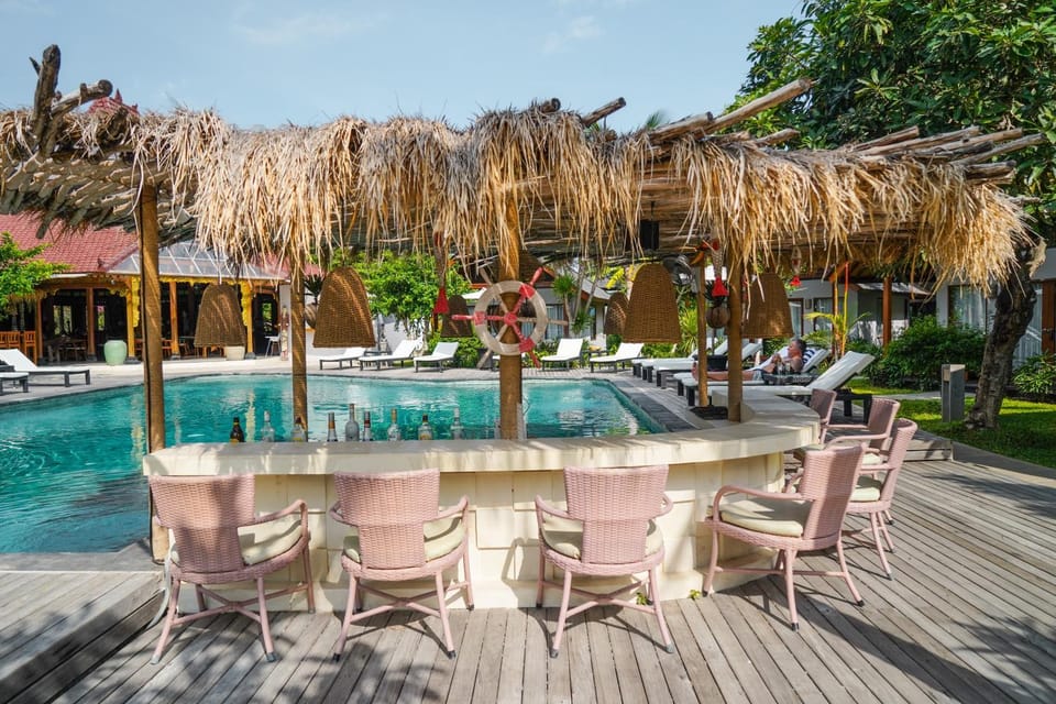 Day, Swimming pool, sunbed